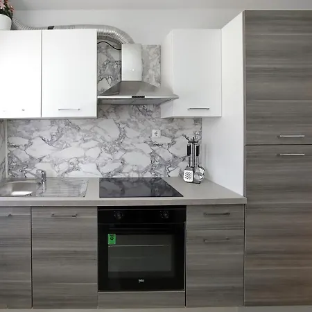 Apartman Petra דירה ביבינייה