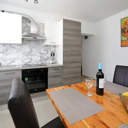 Apartman Petra * ביבינייה