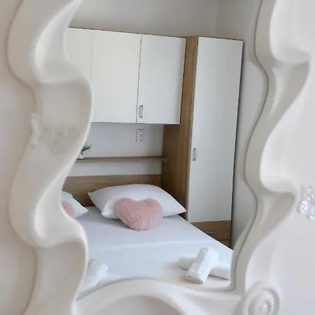 Apartman Petra דירה ביבינייה