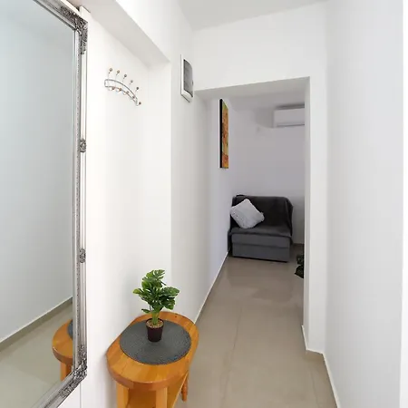 Apartman Petra דירה ביבינייה